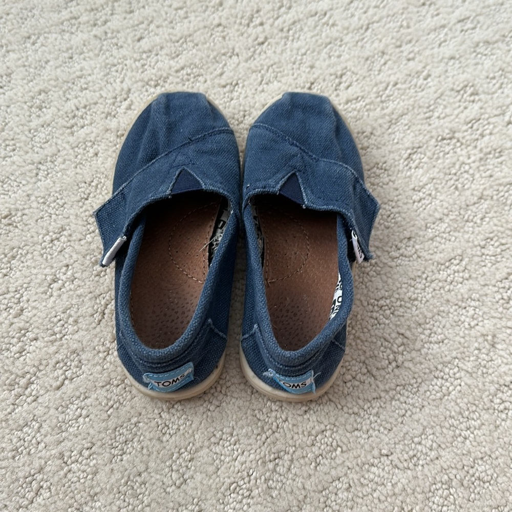 Toms Shoes Navy Canvas Kids size 9 - Picture 4 of 4